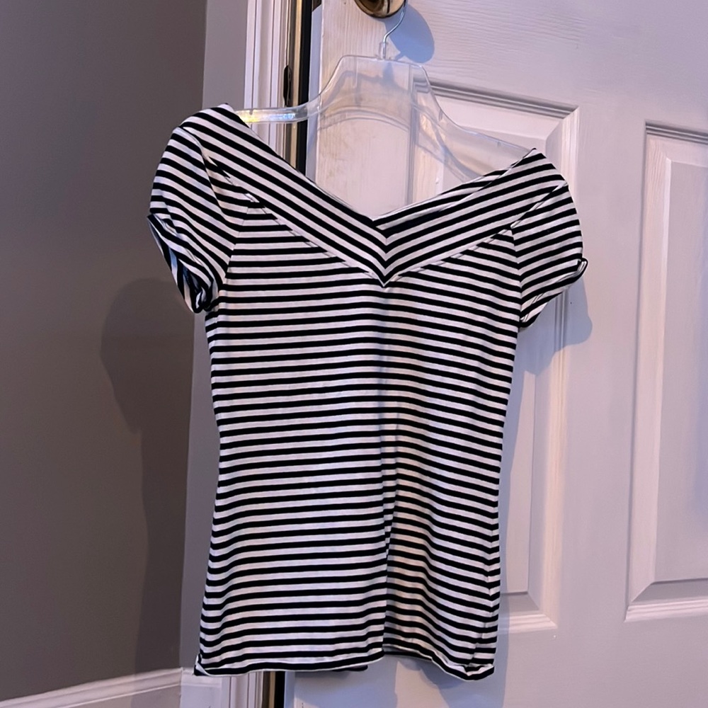 Dipped neck blouse. Navy and white stripes.